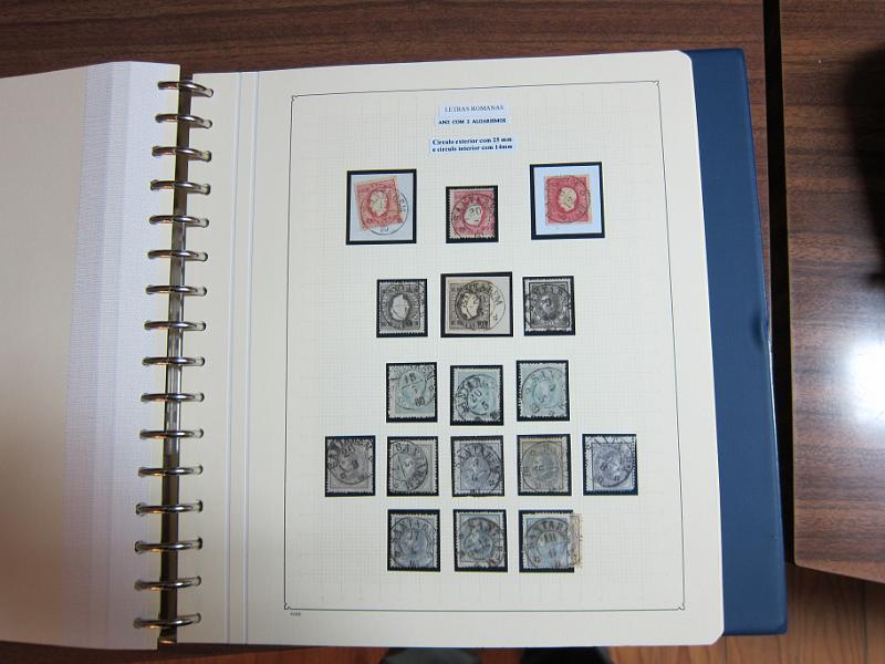 0012 (172).JPG -     Lote:    12      Marcofilia      Lotes Especiais       Descrição:      Portugal.   Colecção especializada de carimbos de duplo círculo, tipo 1852, montada em 4 álbuns Lindner, com selos de diversas emissões e cartas, com estudo minucioso de cada marca. Lote a ver.        Lote       Valor Base:     &euro; 3.000,00     Valor Venda:     Retirado     